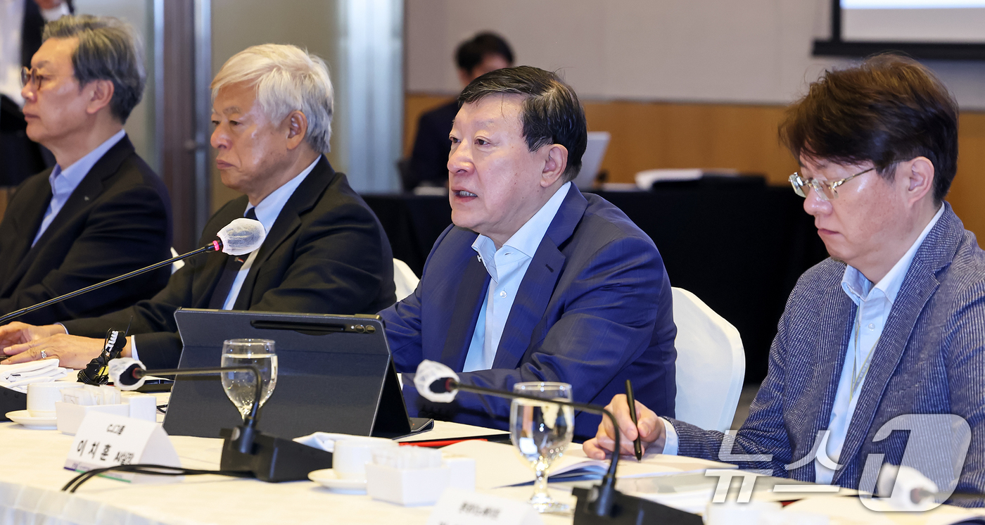 (서울=뉴스1) 민경석 기자 = 허태수 한국경제인협회 AI 혁신위원회 위원장(GS그룹 회장)이 25일 오전 서울 영등포구 여의도 FKI 콘퍼런스센터에서 열린 'AI 혁신위원회 출범 …