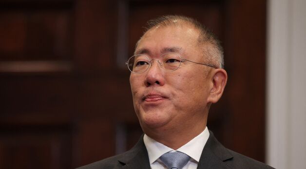 [포토] 트럼프 투자 행사 연설 듣는 정의선 현대차 회장