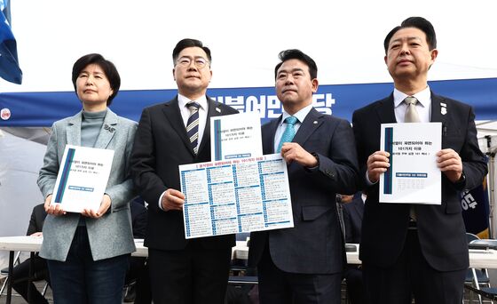 민주 3선 '尹 파면돼야 하는 101가지 이유'…백서 만들어
