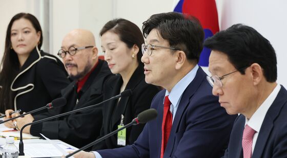 패션산업 지원 정책간담회 발언하는 권성동