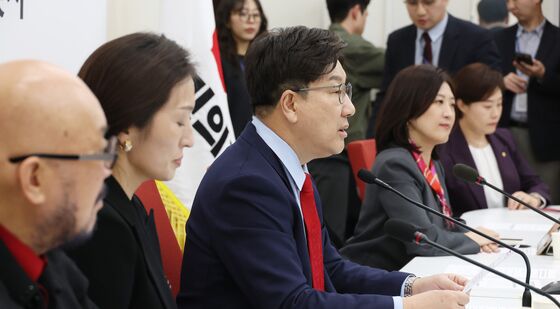 패션산업 지원 정책간담회 발언하는 권성동
