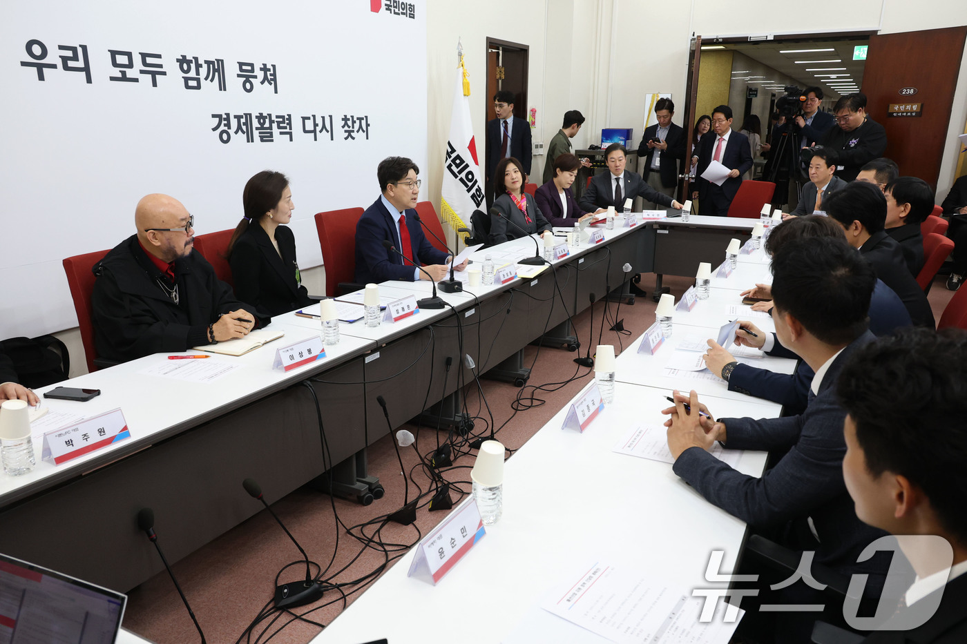 (서울=뉴스1) 이광호 기자 = 권성동 국민의힘 원내대표가 25일 오전 서울 여의도 국회에서 열린 패션산업 지원 정책간담회에서 발언하고 있다. 2025.3.25/뉴스1
