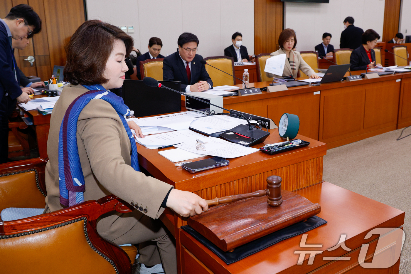(서울=뉴스1) 안은나 기자 = 이수진 12·29 여객기 참사 진상규명과 피해자 및 유가족의 피해구제를 위한 특별위원회 소위원장이 25일 서울 여의도 국회에서 열린 제1차 피해자와 …