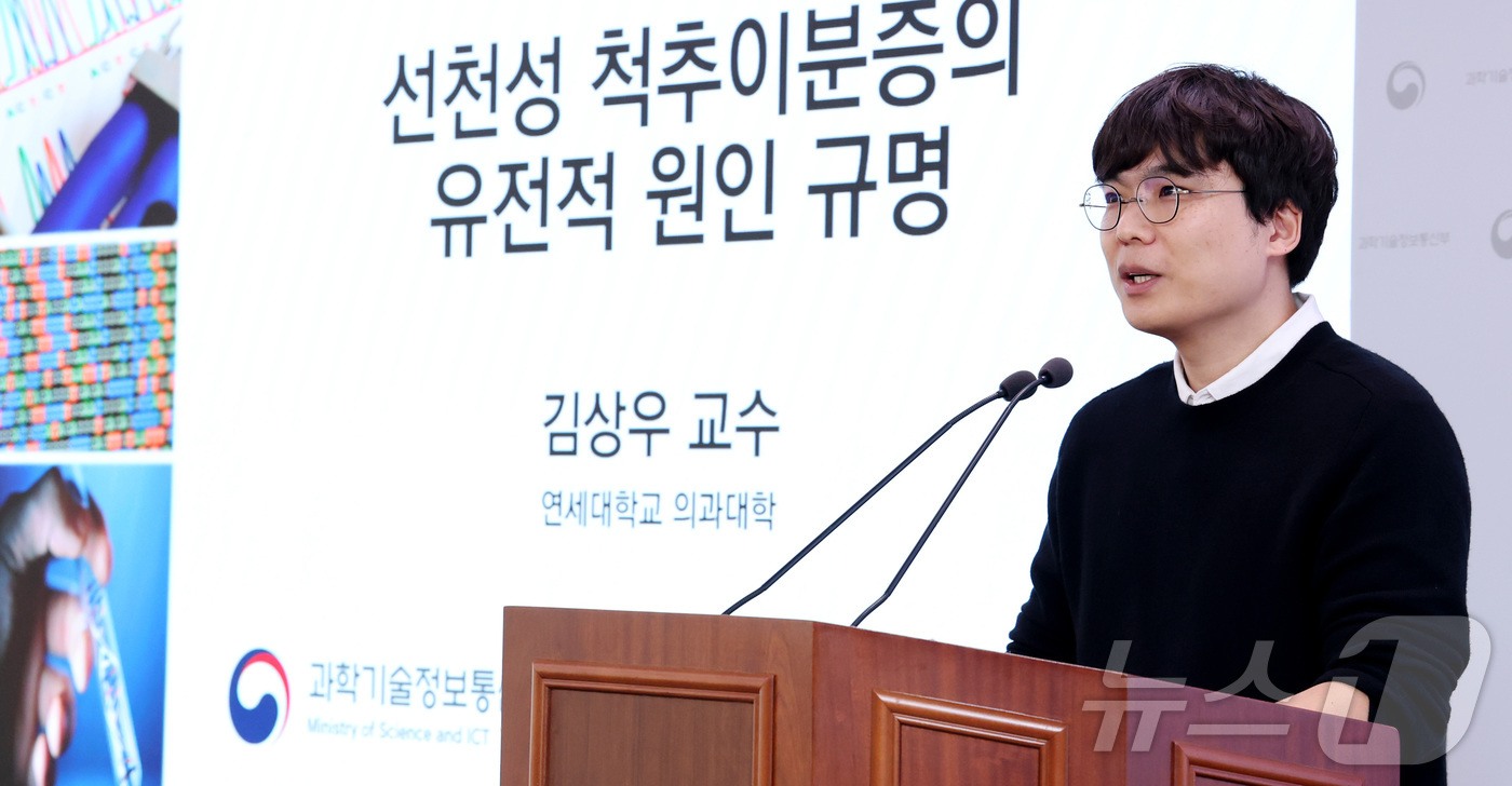 (세종=뉴스1) 김기남 기자 = 김상우 연세대학교 의과대학 교수가 지난 25일 세종시 정부세종청사 과학기술정보통신부에서 선천성 신경관 결손 원인 유전적 규명 및 맞춤형 예방 내용이 …