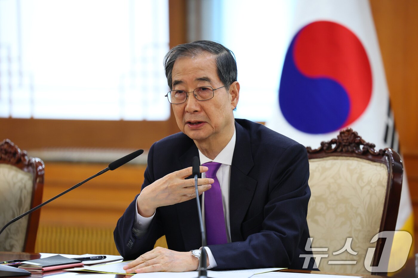 본문 이미지 - 한덕수 대통령 권한대행 국무총리가 25일 서울 종로구 정부서울청사에서 열린 긴급 통상관계장관 간담회에서 발언을 하고 있다. &#40;총리실 제공, 재판매 및 DB 금지&#41; 2025.3.25/뉴스1 ⓒ News1 임세영 기자