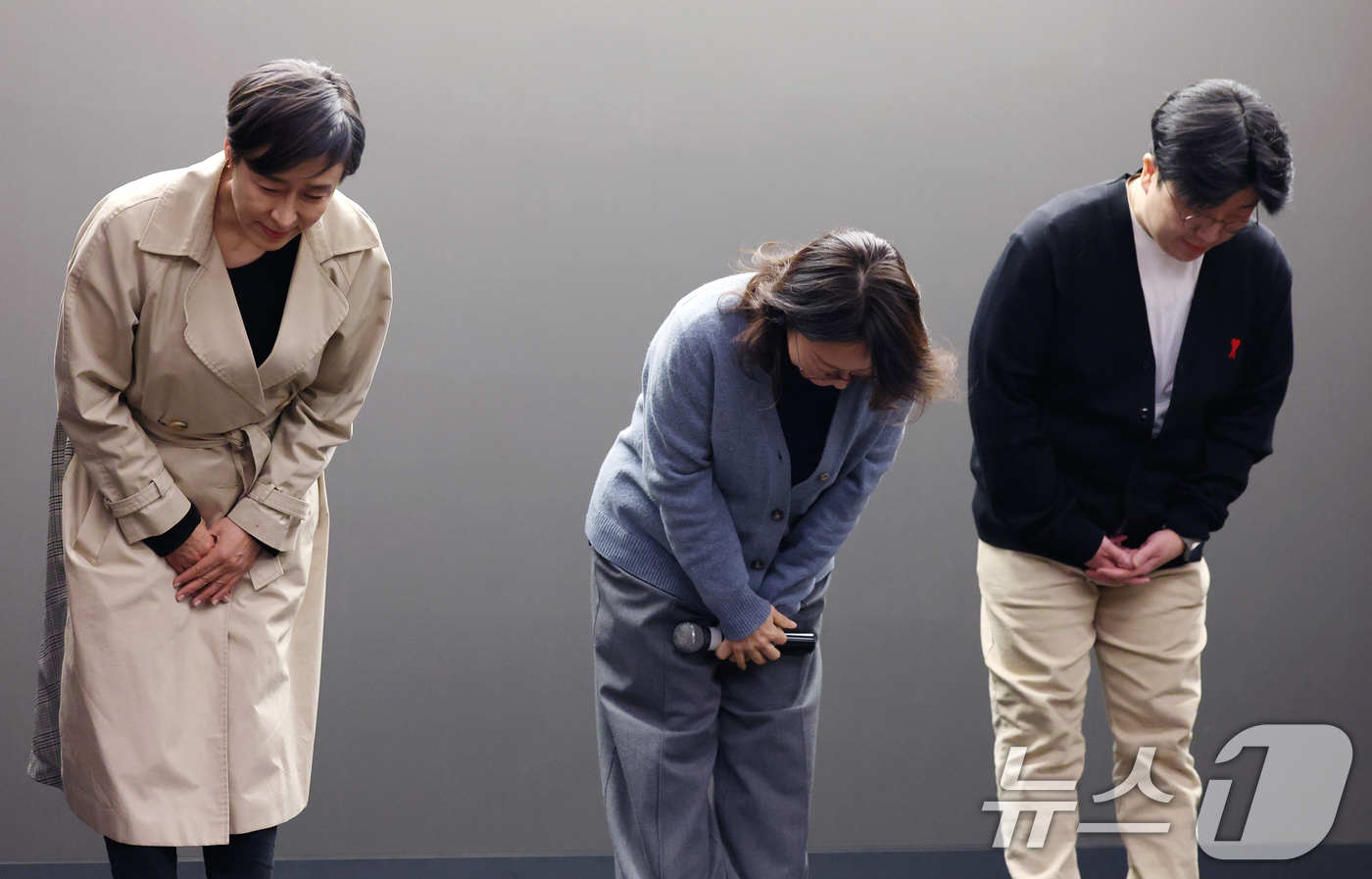 (서울=뉴스1) 권현진 기자 = 제작사 크레아 스튜디오의 서혜진(왼쪽부터), 황인영 공동대표와 용석인 PD가 25일 오후 서울 마포구 스탠포드 호텔에서 열린 MBN 새 오디션 프로 …