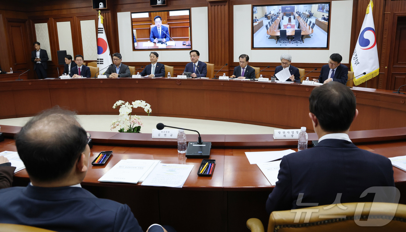 (서울=뉴스1) 임세영 기자 = 최상목 경제부총리 겸 기획재정부 장관이 25일 서울 종로구 정부서울청사에서 열린 제4차 공급망안정화위원회 회의에서 발언을 하고 있다. 2025.3. …