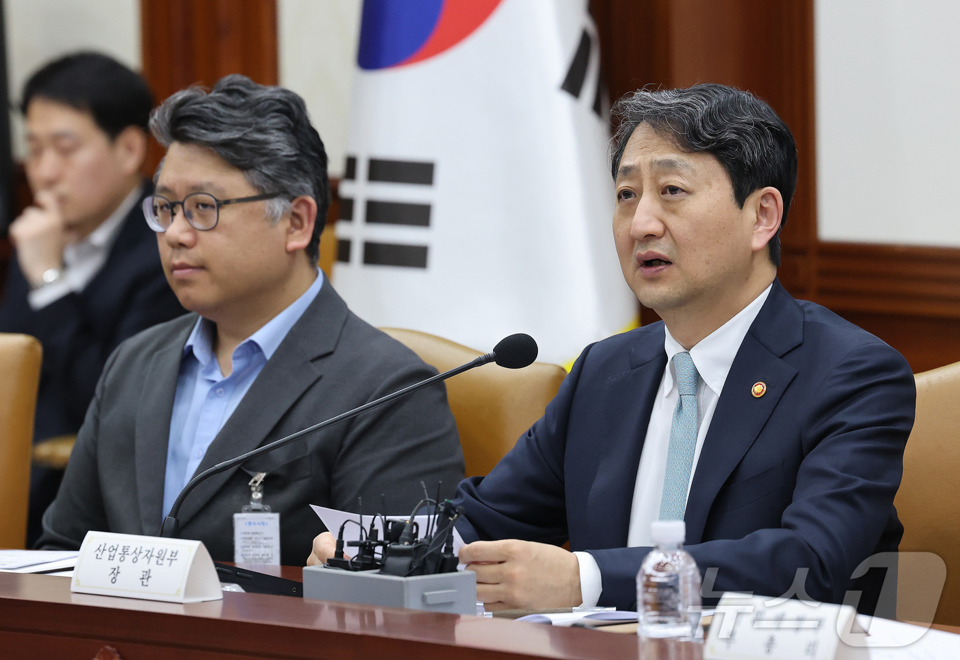 (서울=뉴스1) 임세영 기자 = 안덕근 산업통상자원부 장관이 25일 서울 종로구 정부서울청사에서 열린 제4차 공급망안정화위원회 회의에서 발언을 하고 있다. 2025.3.25/뉴스1 …