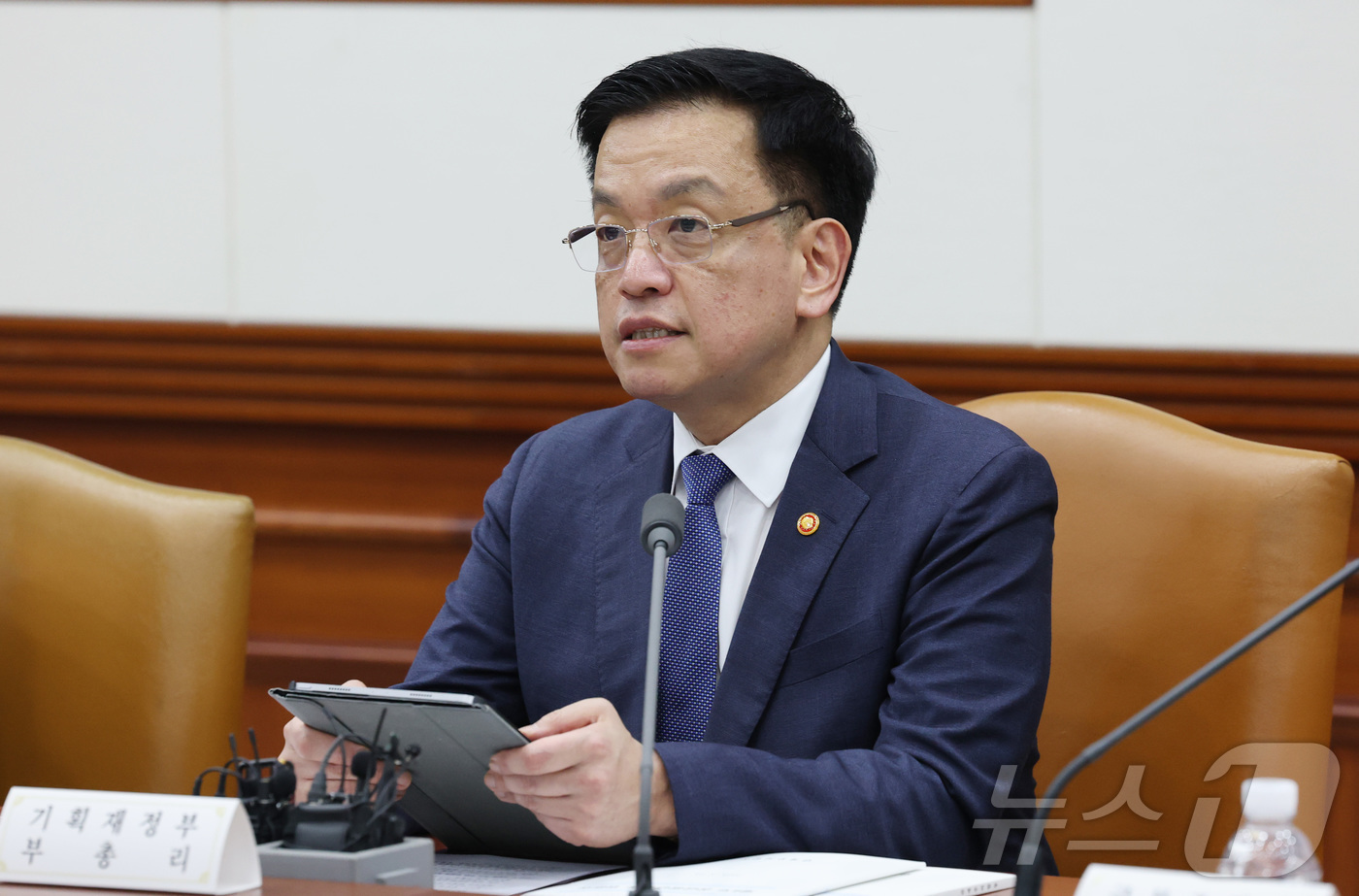 (서울=뉴스1) 임세영 기자 = 최상목 경제부총리 겸 기획재정부 장관이 25일 서울 종로구 정부서울청사에서 열린 제4차 공급망안정화위원회 회의에서 발언을 하고 있다. 2025.3. …
