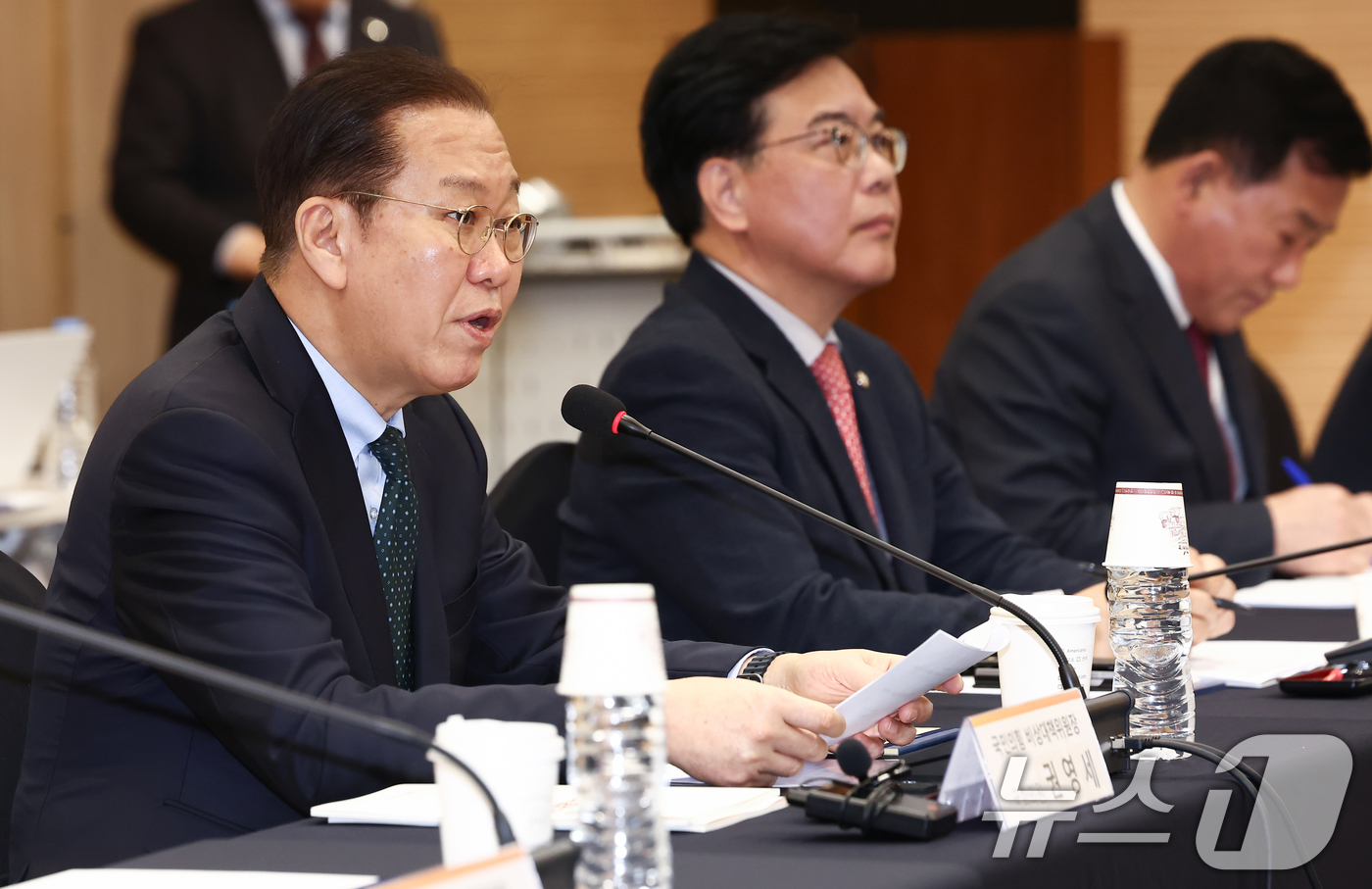 (서울=뉴스1) 김민지 기자 = 권영세 국민의힘 비상대책위원장 25일 오후 서울 마포구 한국중견기업연합회에서 열린 초청 간담회에서 인사말을 하고 있다. 2025.3.25/뉴스1