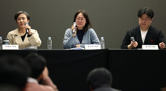 눈물 흘리는 '언더피프틴' 대표