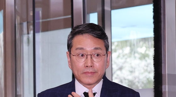 한종희 부회장 빈소 찾은 조주완 LG 전자 사장