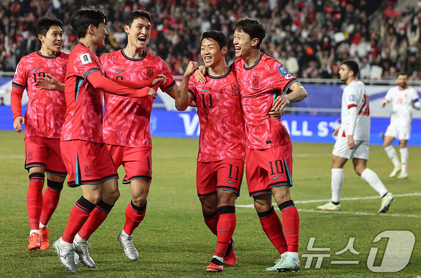 본문 이미지 - 득점 후 기뻐하는 한국 축구대표팀. 2025.3.25/뉴스1 ⓒ News1 김도우 기자