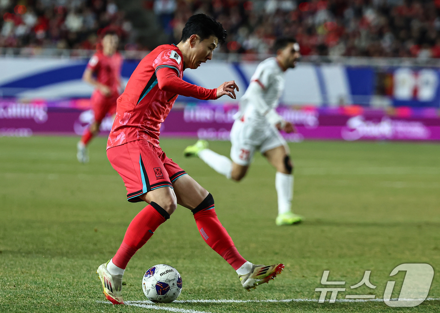 (수원=뉴스1) 김도우 기자 = 25일 오후 경기 수원월드컵경기장에서 열린 2026 국제축구연맹(FIFA) 북중미 월드컵 아시아 3차 예선 B조 8차전 대한민국과 요르단의 경기, …