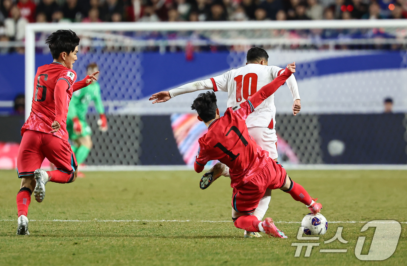 (수원=뉴스1) 김도우 기자 = 25일 오후 경기 수원월드컵경기장에서 열린 2026 국제축구연맹(FIFA) 북중미 월드컵 아시아 3차 예선 B조 8차전 대한민국과 요르단의 경기, …