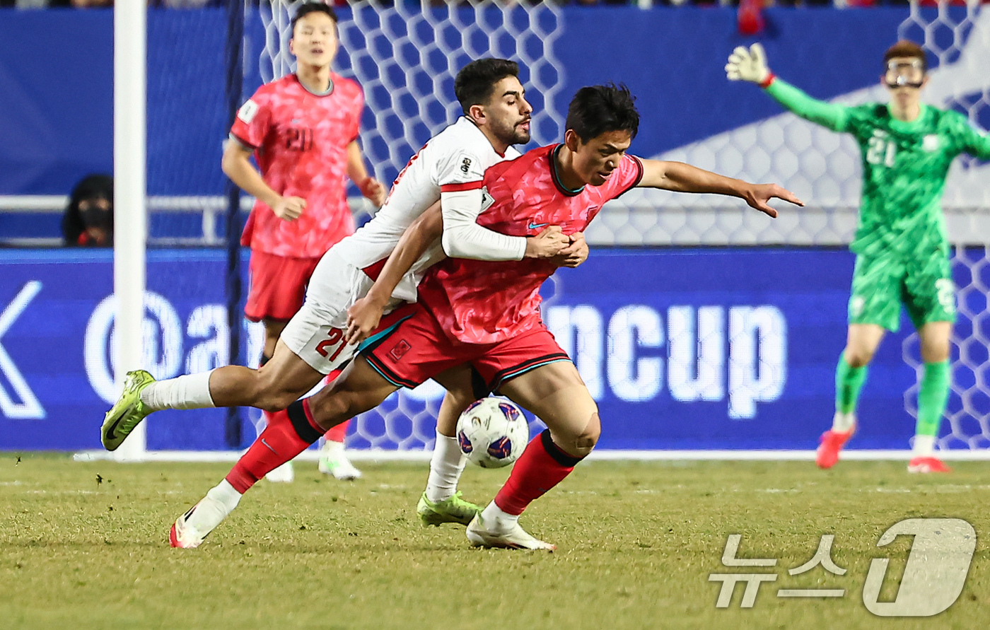 (수원=뉴스1) 김도우 기자 = 25일 오후 경기 수원월드컵경기장에서 열린 2026 국제축구연맹(FIFA) 북중미 월드컵 아시아 3차 예선 B조 8차전 대한민국과 요르단의 경기, …