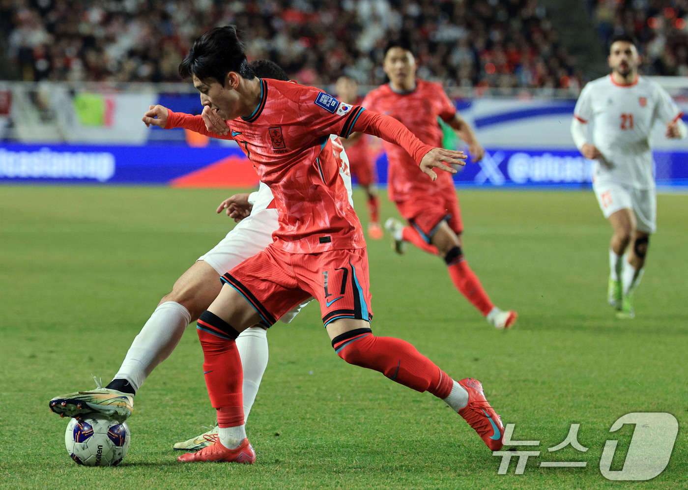 (수원=뉴스1) 박정호 기자 = 25일 오후 경기도 수원시 팔달구 수원월드컵경기장에서 열린 2026 국제축구연맹(FIFA) 북중미 월드컵 아시아 3차 예선 B조 8차전 대한민국과 …