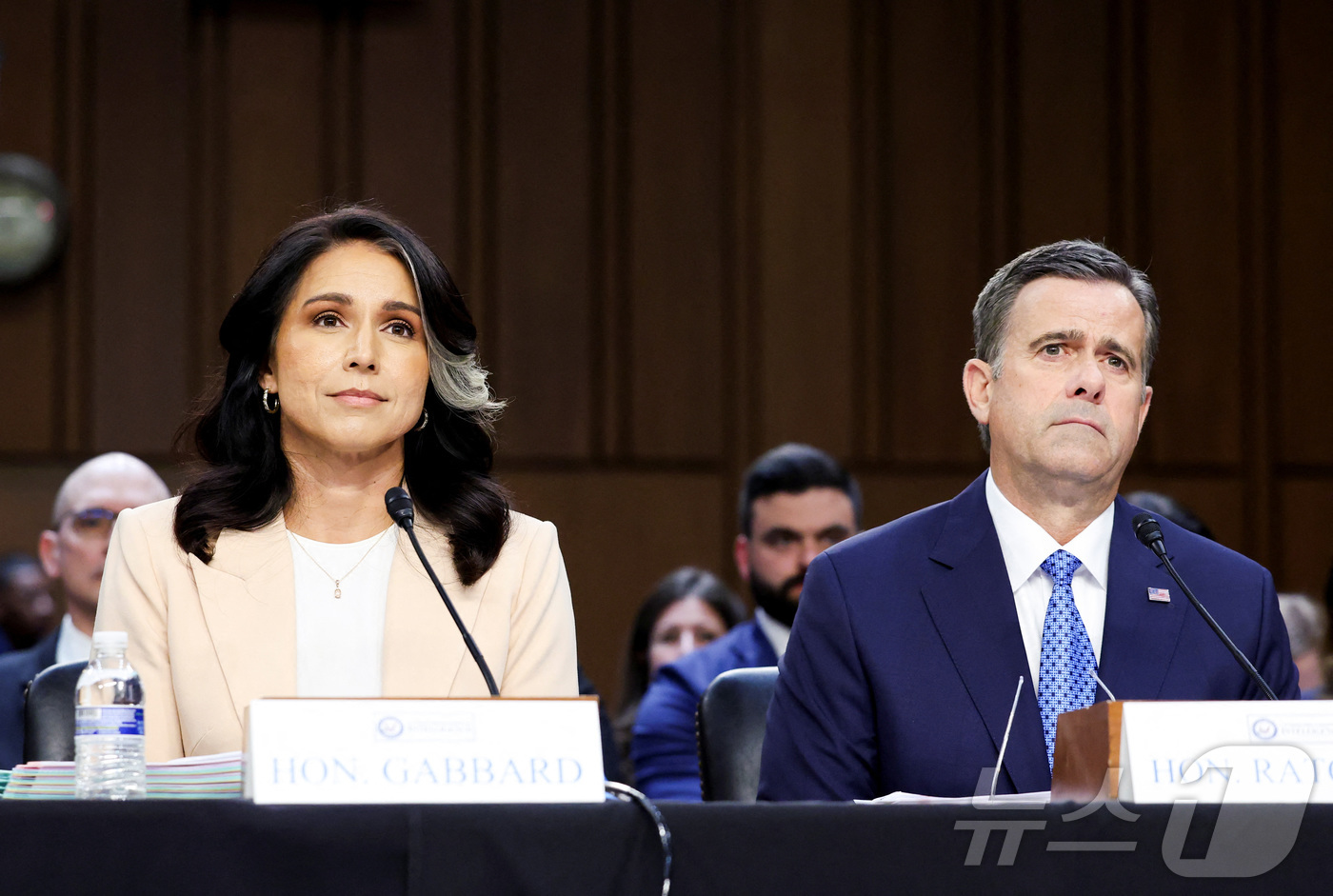 (워싱턴 로이터=뉴스1) 김지완 기자 = 25일(현지시간) 털시 개버드 미국 국가정보국(DNI) 국장(왼쪽)과 존 랫클리프 중앙정보국(CIA) 국장이 상원 정보위원회 청문회에 출석 …