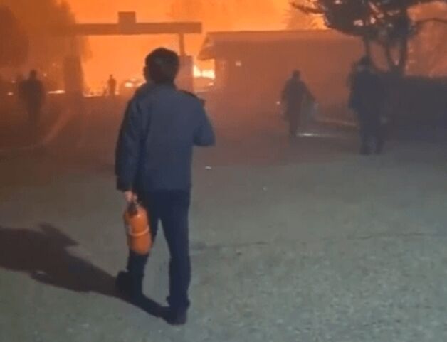 "도망도 못 가…소화기 들고 불 끈다고?" 산불에 난리 난 '옥바라지' 카페