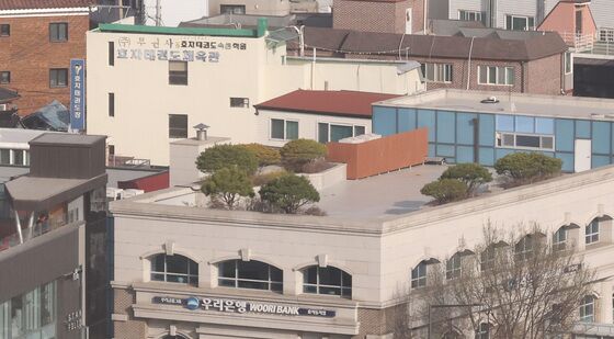 광화문 농성장 인근서 전농 트랙터 시위대 막아선 경찰