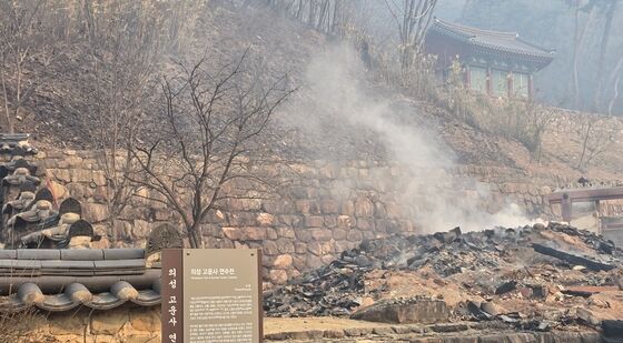 잿더미가 된 의성 고운사 연수전
