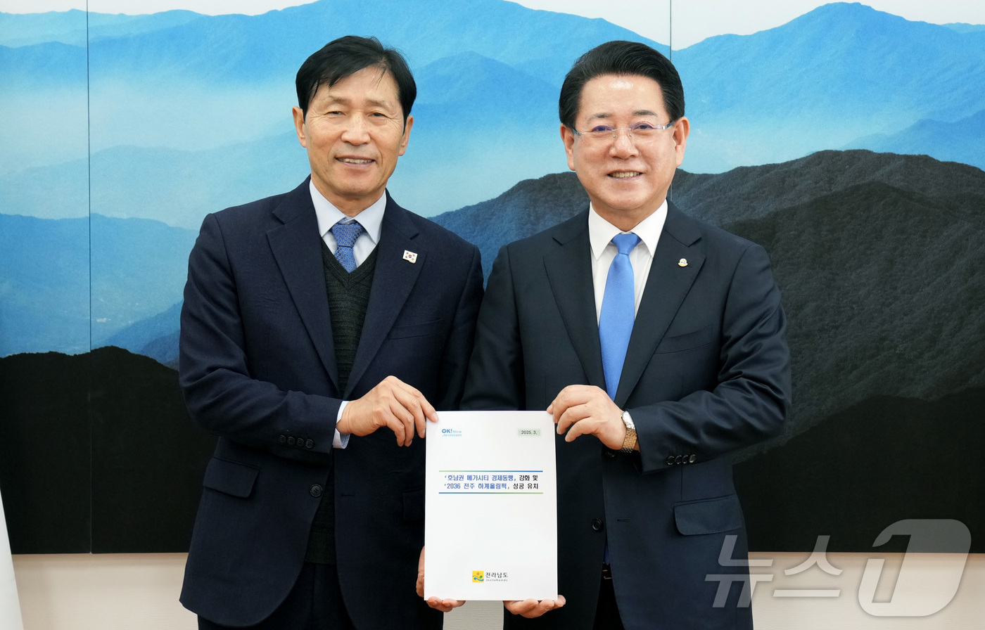 (무안=뉴스1) 전원 기자 = 김영록 전라남도지사가 26일 서울 국회에서 이학영 국회부의장을 만나 호남권 메가시티 경제동맹 강화 등 도 현안 해결을 위한 건의 등 국회 차원의 협조 …