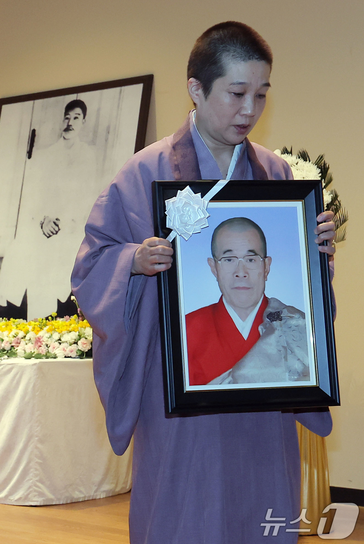 (서울=뉴스1) 박정호 기자 = 26일 오전 서울 중구 남산 안중근의사기념관에서 열린 안중근 의사 순국 115주기 추모식에서 안중근동양평화상을 수상한 일본 대림사의 고 사이토 다이 …