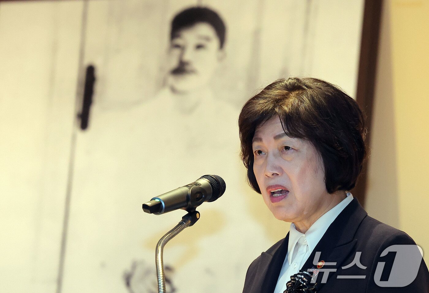 본문 이미지 - 강정애 국가보훈부 장관이 26일 오전 서울 중구 남산 안중근의사기념관에서 열린 안중근 의사 순국 115주기 추모식에서 추모사를 하고 있다. 2025.3.26/뉴스1 ⓒ News1 박정호 기자