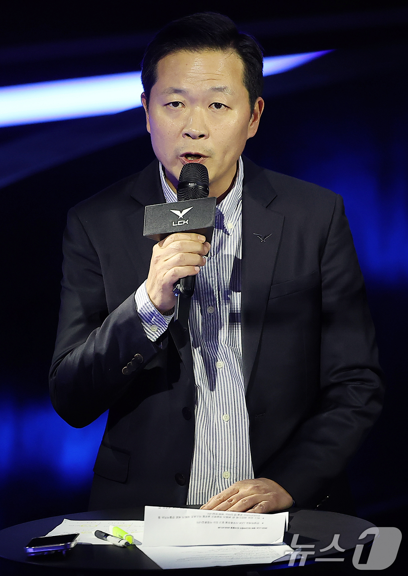 (서울=뉴스1) 김진환 기자 = 이정훈 LCK 사무총장이 26일 오후 서울 종로구 롤파크 LCK(리그 오브 레전드 챔피언스 코리아) 아레나에서 열린 '2025 LoL 챔피언스 코리 …