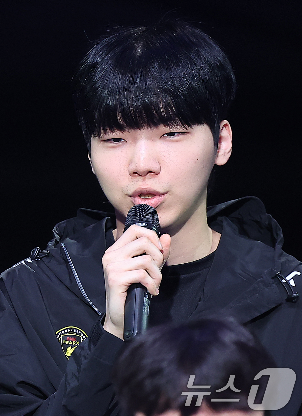 (서울=뉴스1) 김진환 기자 = BNK 피어엑스 '클리어' 송현민이 26일 오후 서울 종로구 롤파크 LCK(리그 오브 레전드 챔피언스 코리아) 아레나에서 열린 '2025 LoL 챔 …