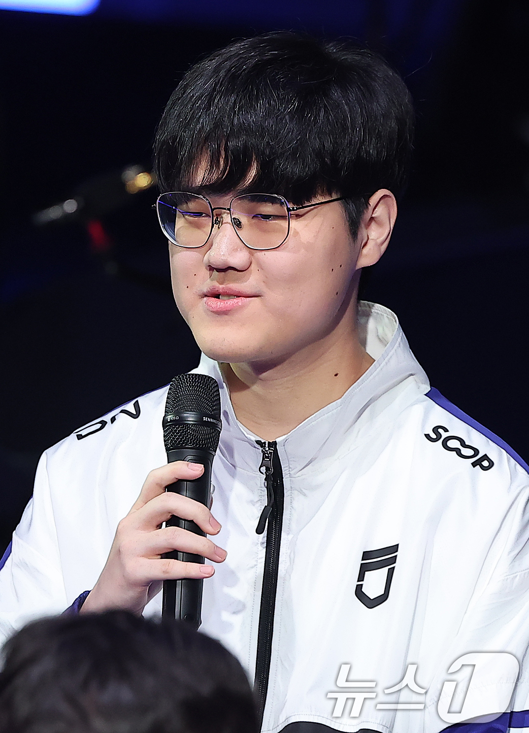 (서울=뉴스1) 김진환 기자 = DN 프릭스 '불독' 이태영이 26일 오후 서울 종로구 롤파크 LCK(리그 오브 레전드 챔피언스 코리아) 아레나에서 열린 '2025 LoL 챔피언스 …