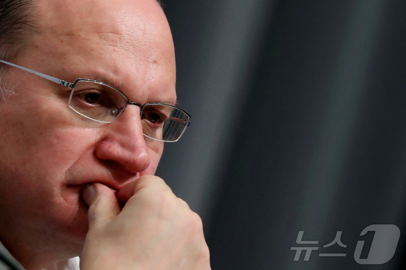 (파리 로이터=뉴스1) 박우영 기자 = [포토] 마크 터커 HSBC 회장. 2025.03.26ⓒ 로이터=뉴스1