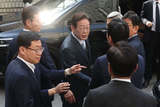 이재명의 '정치 운명' 가른 2심, 최은정 부장판사는 누구