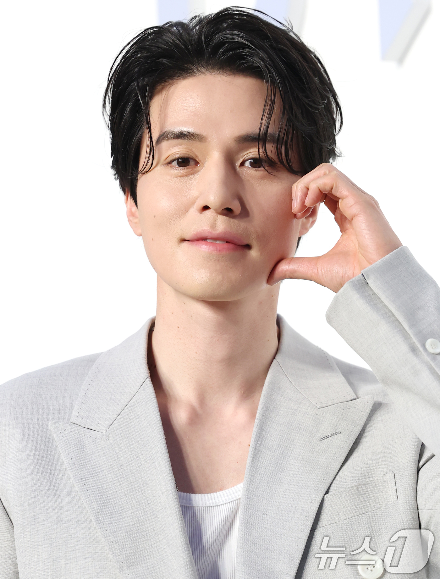 (서울=뉴스1) 권현진 기자 = 배우 이동욱이 26일 서울 성동구 XYZ SEOUL에서 열린 바이레도(BYREDO) 팝업 전시회 'Page Blanche 서울'에 참석하고 있다. …