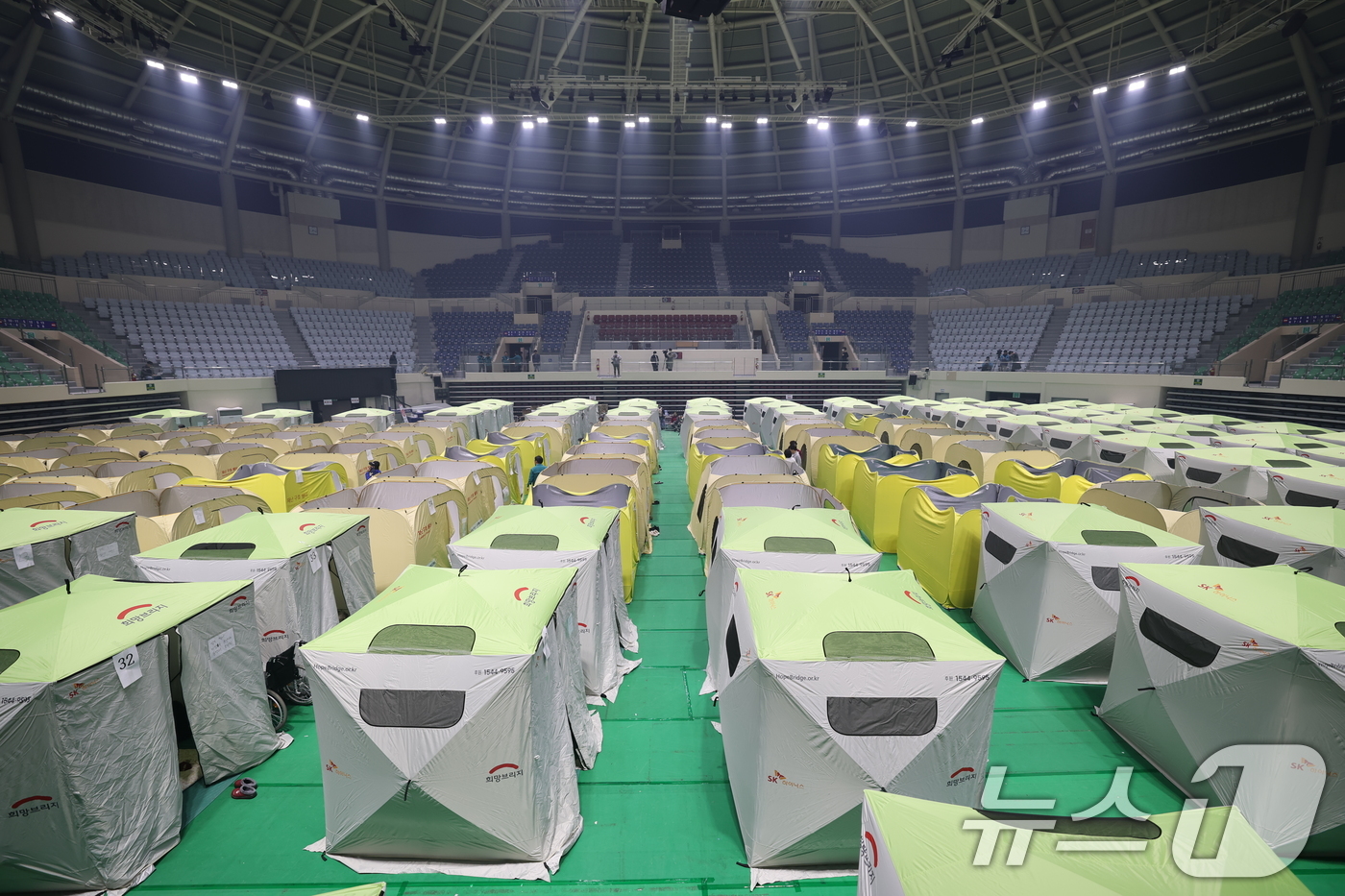 (안동=뉴스1) 이승배 기자 = 26일 경북 안동시 안동체육관에 산불 이재민을 위한 대피소가 마련돼 있다. 2025.3.26/뉴스1