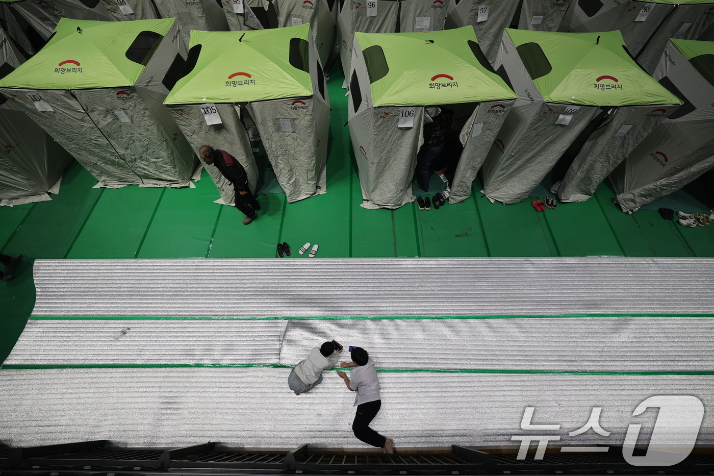 (안동=뉴스1) 이승배 기자 = 26일 경북 안동시 안동체육관에 산불 이재민을 위한 대피소가 마련돼 있다. 2025.3.26/뉴스1