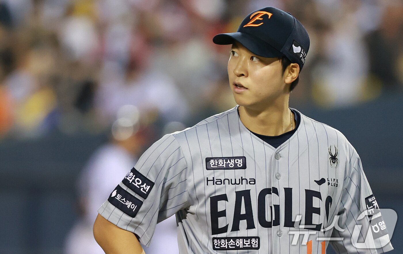 본문 이미지 - 한화 이글스 투수 엄상백. 2025.3.26/뉴스1 ⓒ News1 김진환 기자