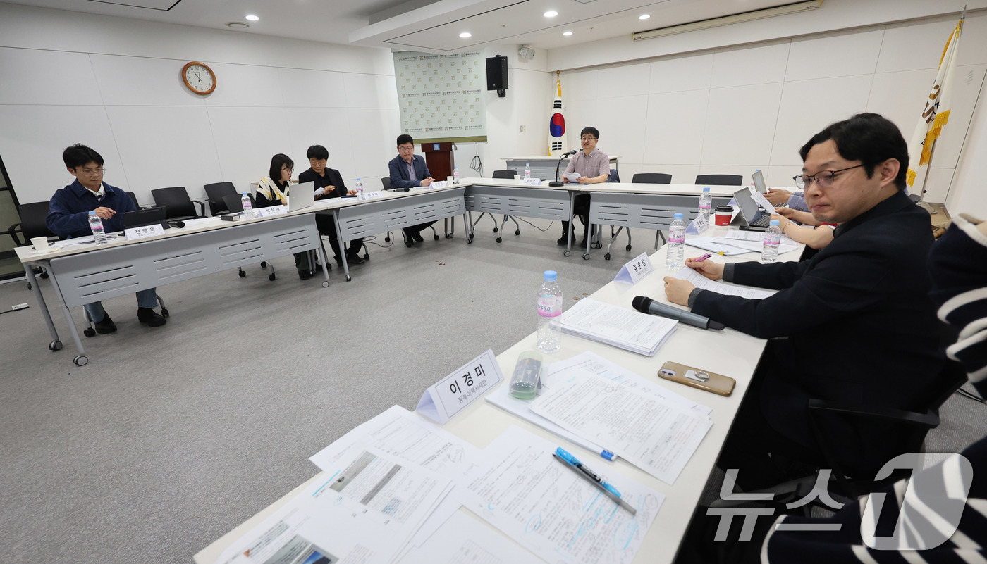 (서울=뉴스1) 박지혜 기자 = 남상구 동북아역사재단 연구정책실장이 27일 오전 서울 서대문구 동북아역사재단에서 열린 2025년도 검정 통과 일본 고등학교 교과서 긴급 분석 세미나 …