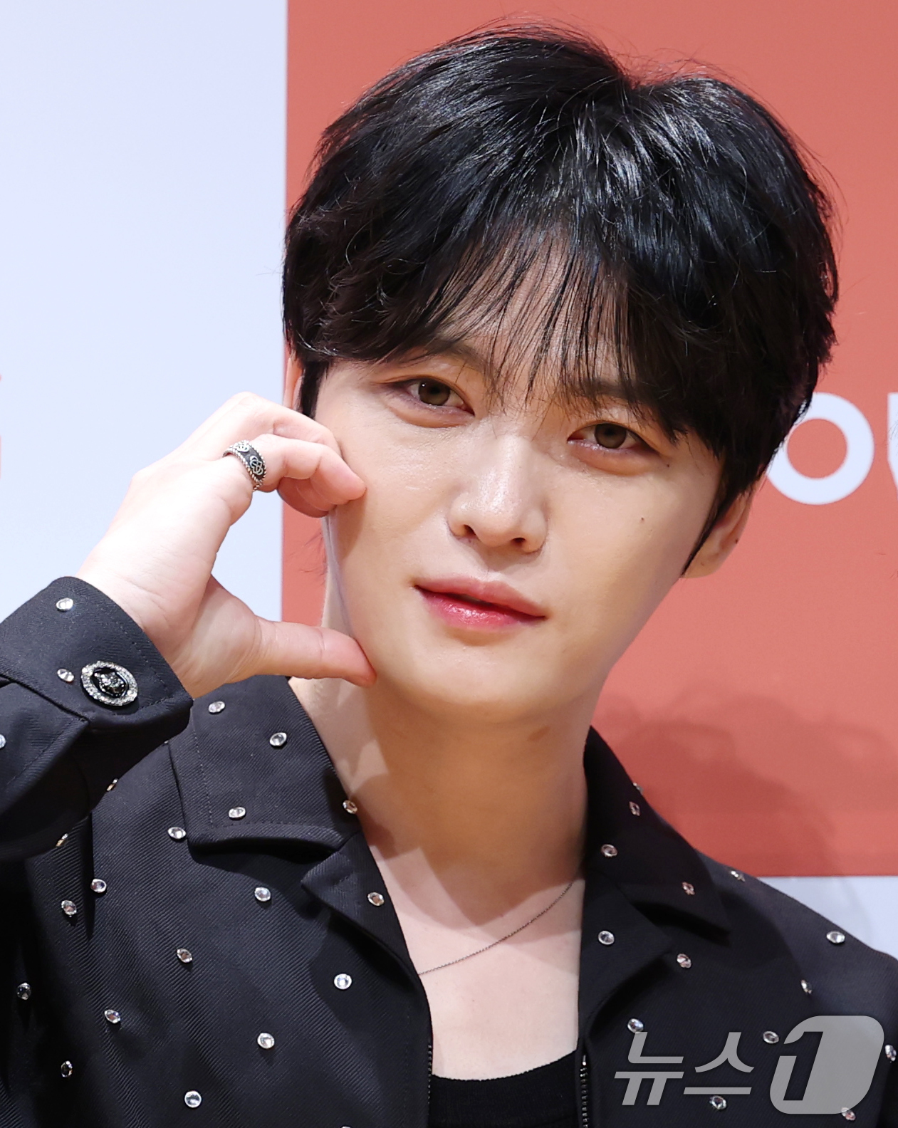 (서울=뉴스1) 권현진 기자 = 가수 겸 배우 김재중이 27일 서울 영등포구 KBS에서 열린 KBS 2TV ‘신상출시 편스토랑’ 기자간담회에서 포즈를 취하고 있다.‘신상출시 편스토 …