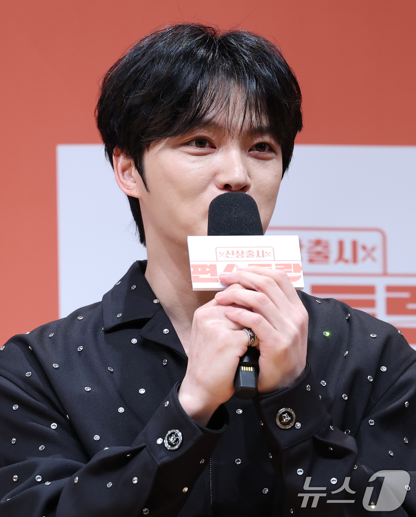 (서울=뉴스1) 권현진 기자 = 가수 김재중이 27일 서울 영등포구 KBS에서 열린 KBS 2TV ‘신상출시 편스토랑’ 기자간담회에서 인사말을 하고 있다. ‘신상출시 편스토랑’은 …