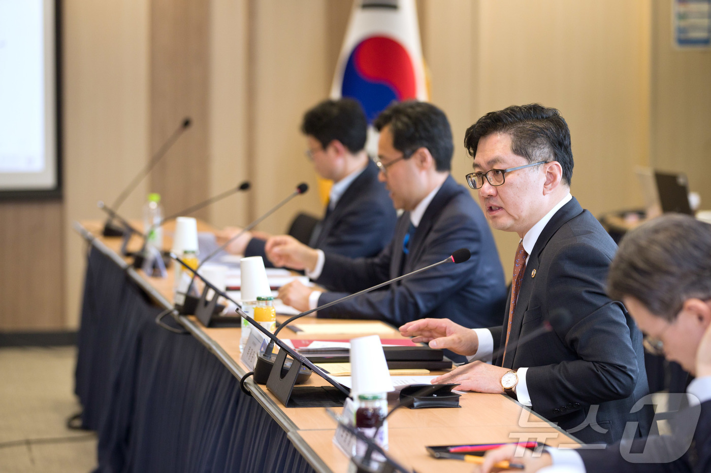 (서울=뉴스1) = 류광준 과학기술정보통신부 과학기술혁신본부장이 27일 오후 서울 종로구 광화문교보빌딩 국가과학기술자문회의 대회의실에서 열린\'제5회 글로벌 R&D 특별위원회\'에 …