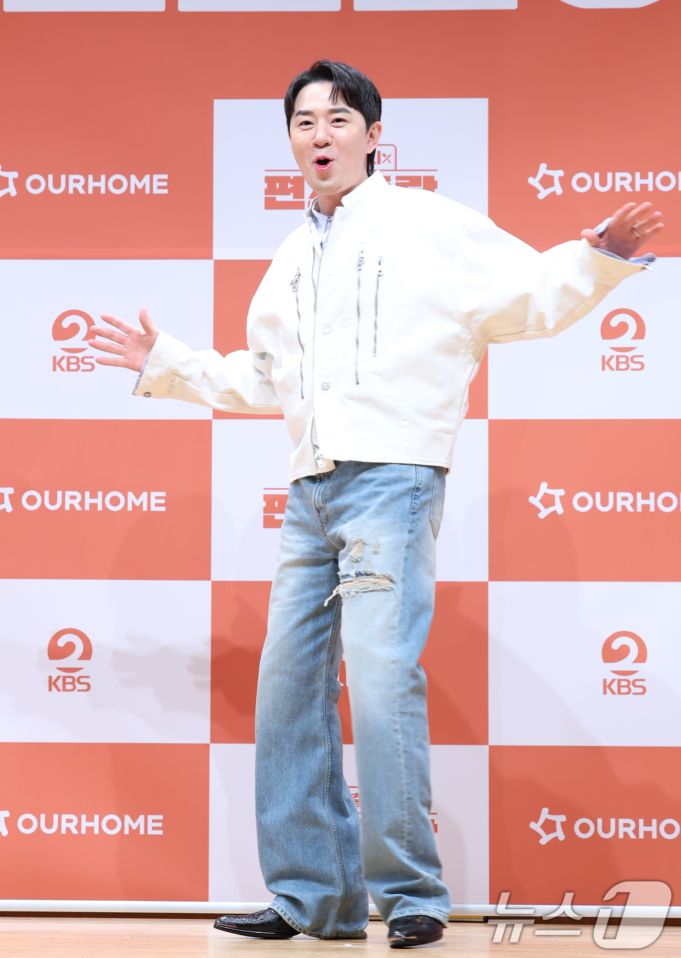 (서울=뉴스1) 권현진 기자 = 방송인 붐이 27일 서울 영등포구 KBS에서 열린 KBS 2TV ‘신상출시 편스토랑’ 기자간담회에서 포즈를 취하고 있다. ‘신상출시 편스토랑’은 미 …
