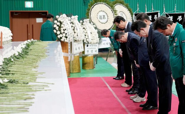 산청 산불 희생자 합동분향소에 전남도 조문…구호성금 1억원 전달