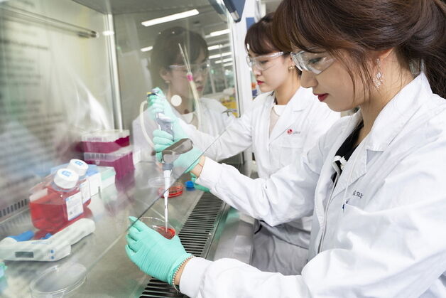 LG화학, 통풍 신약 3상 자진 중단…"항암제·비만 약 집중"