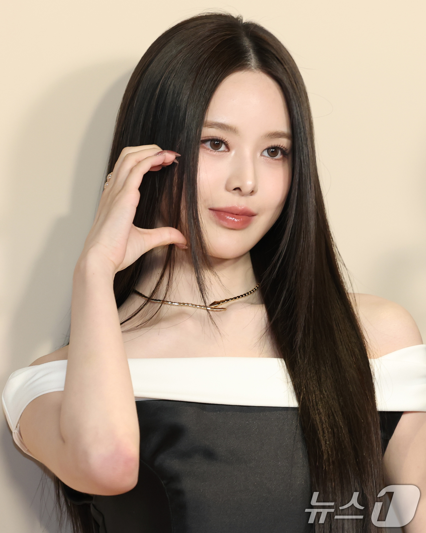 (서울=뉴스1) 권현진 기자 = 이즈나 방지민이 27일 서울 종로구 푸투라 서울에서 열린 한 주얼리 브랜드 포토콜에 참석해 포즈를 취하고 있다. 2025.3.27/뉴스1