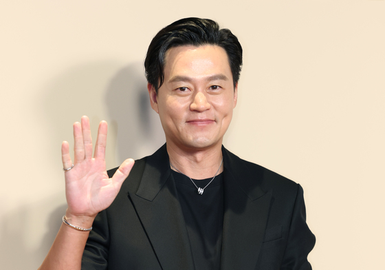 이서진, 데뷔 27년 만에 연극 첫 도전…'바냐 삼촌' 무대 오른다