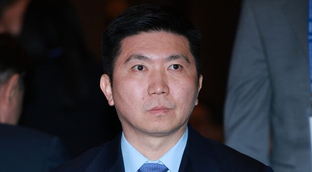 취임식 앞둔 유승민 회장 '긴장 가득한 표정'