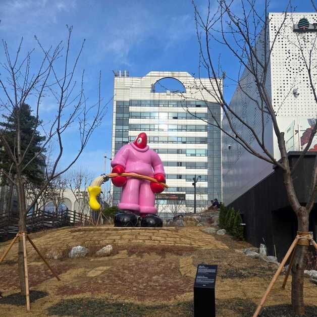 "석촌호수에 초대형 조각 작품 들어선다"…필립 콜버트作 '예술가'
