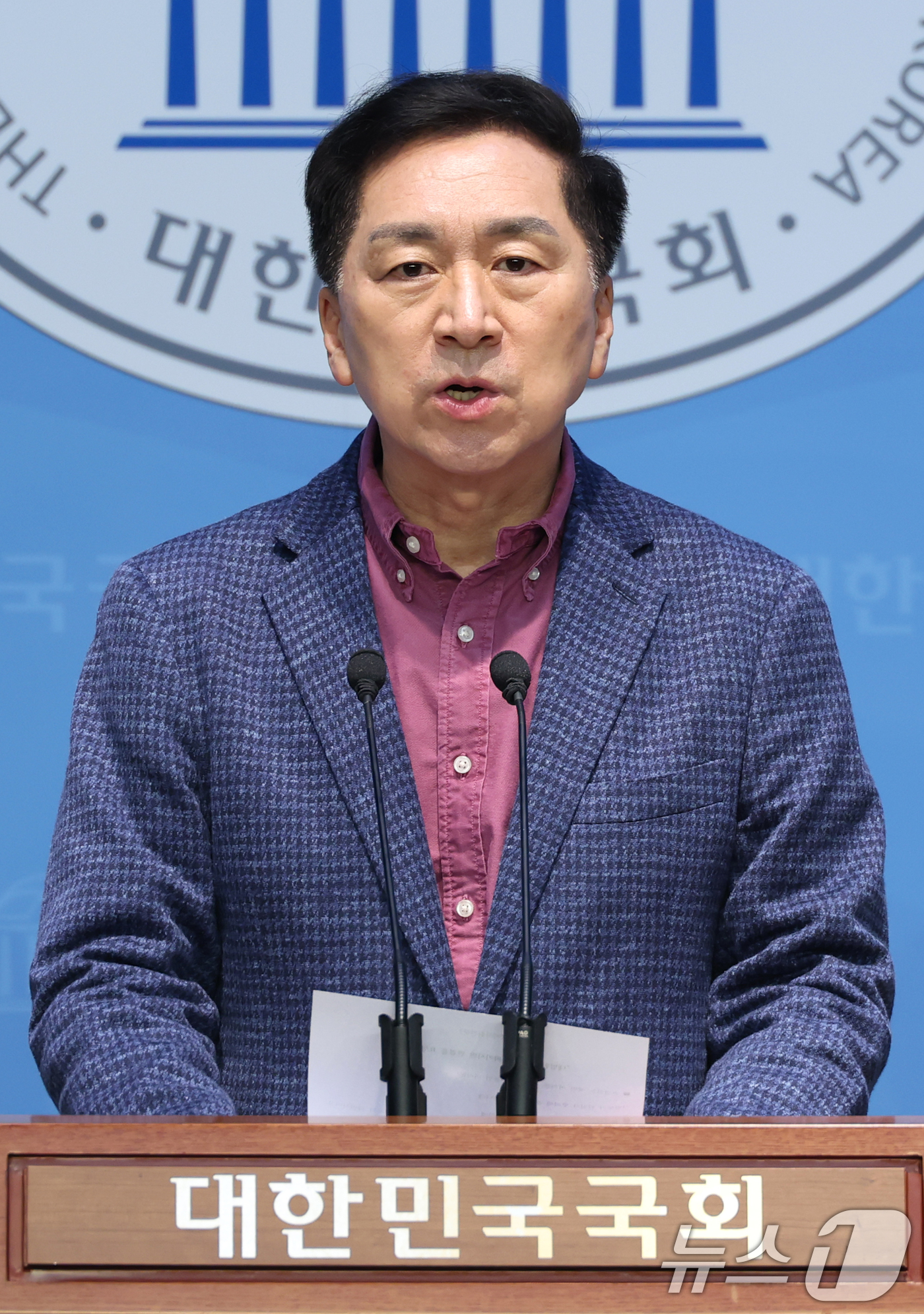 (서울=뉴스1) 이광호 기자 = 김기현 국민의힘 의원이 28일 오전 서울 여의도 국회 소통관에서 기자회견을 열고 법원이 이재명 더불어민주당 대표의 공직선거법 위반 사건 항소심을 무 …