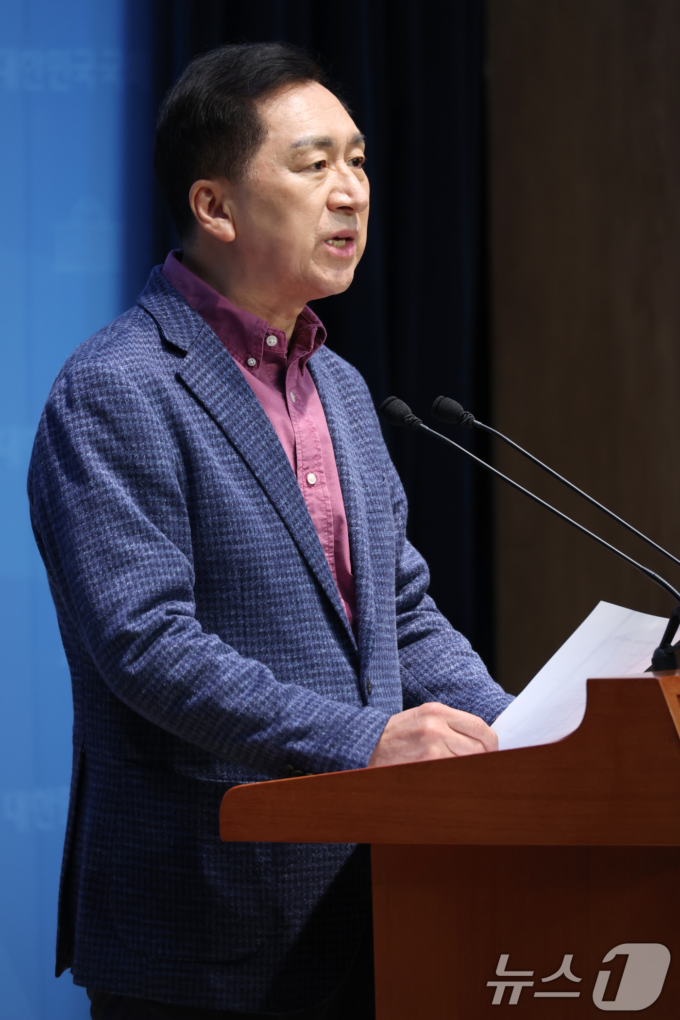 (서울=뉴스1) 이광호 기자 = 김기현 국민의힘 의원이 28일 오전 서울 여의도 국회 소통관에서 기자회견을 열고 법원이 이재명 더불어민주당 대표의 공직선거법 위반 사건 항소심을 무 …